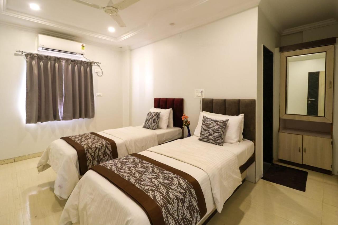 Hotel Jeet Paradise Phaltan Buitenkant foto