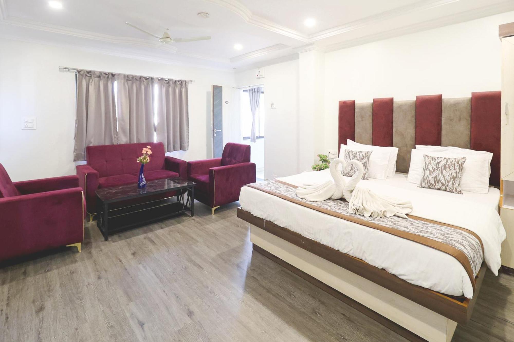 Hotel Jeet Paradise Phaltan Buitenkant foto