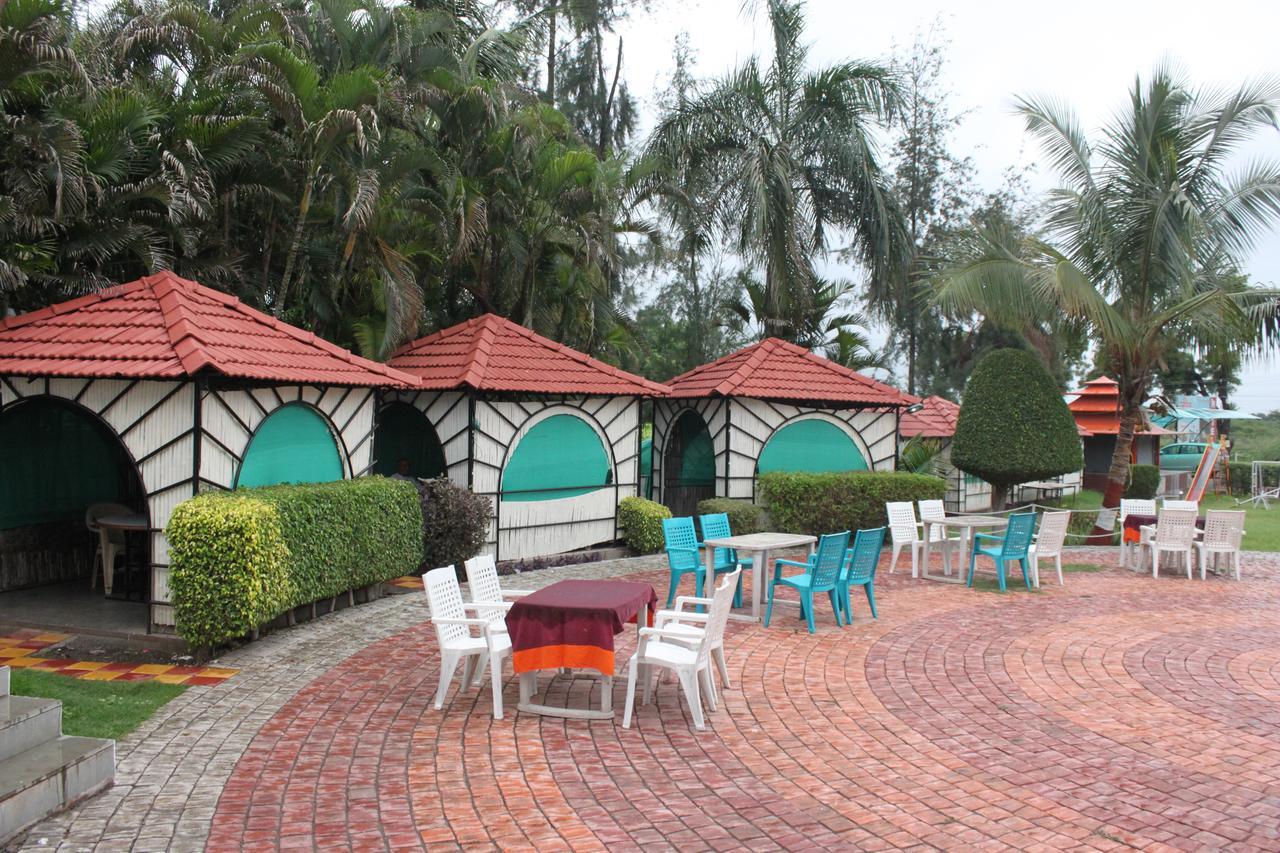 Hotel Jeet Paradise Phaltan Buitenkant foto